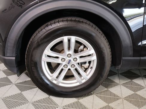 Used 2023 Ford Explorer XLT AWD/4WD image 18