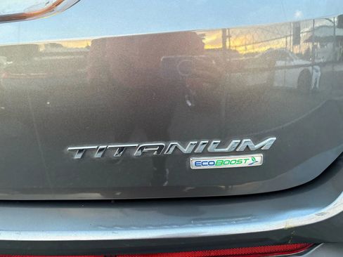 Used 2018 Ford Edge Titanium image 14