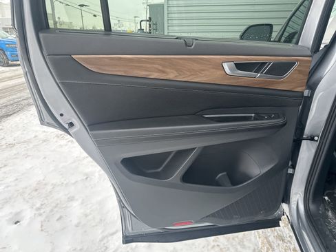 Used 2024 Volkswagen Atlas SE image 21