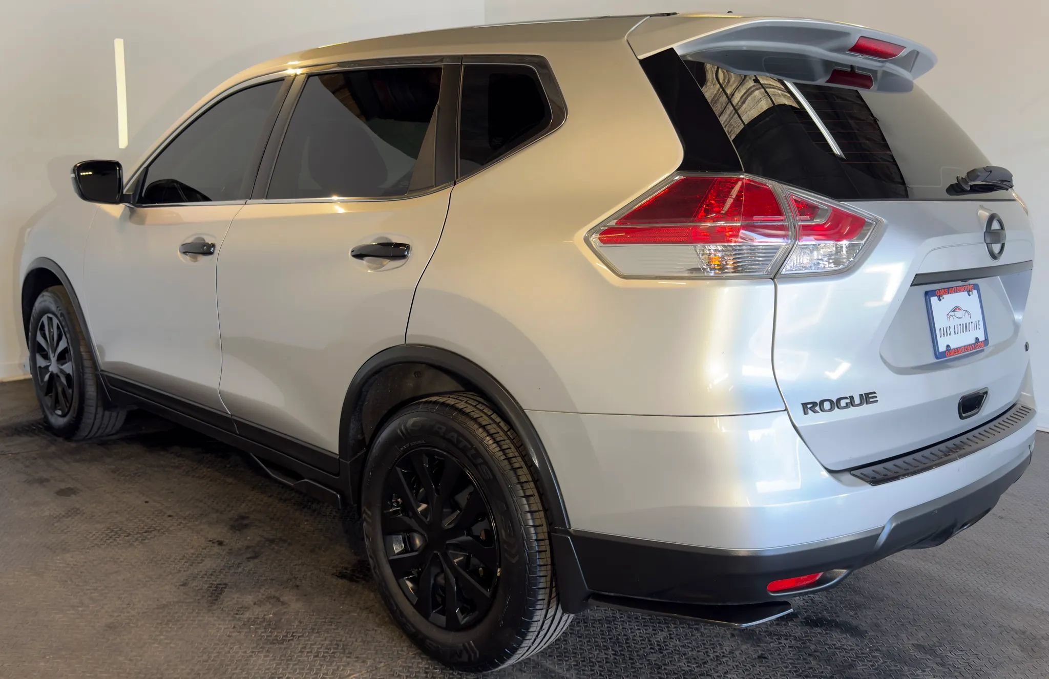Used 2015 Nissan Rogue S AWD/4WD image 5