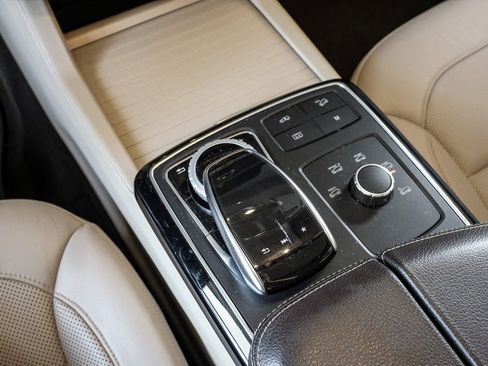 Used 2017 Mercedes-Benz GLE 43 AMG 4MATIC w/ Premium 2 Package image 27