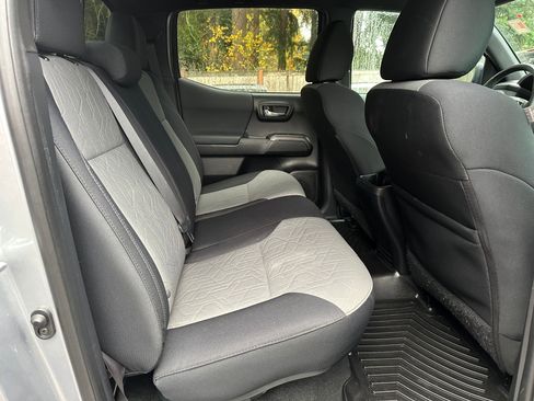 Used 2021 Toyota Tacoma TRD Off-Road image 9