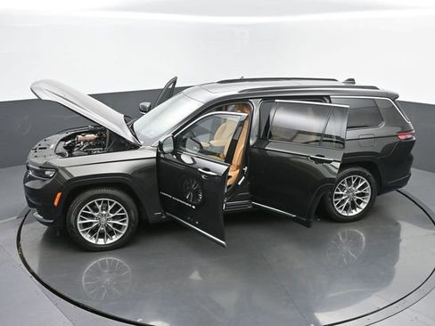 Used 2024 Jeep Grand Cherokee L Summit w/ Advanced Protech Group IV AWD/4WD image 65