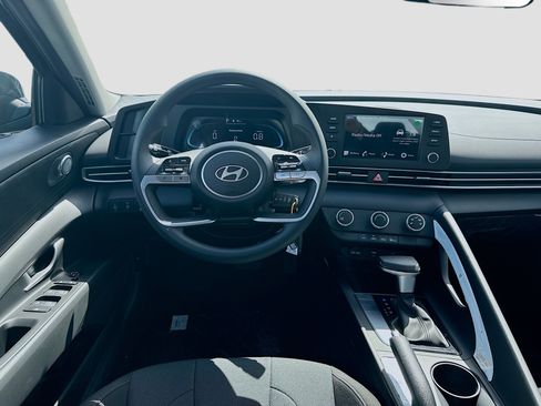 New 2026 Hyundai Elantra SE FWD image 15