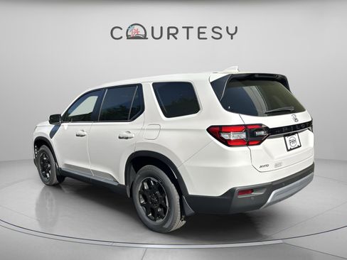 Used 2025 Honda Pilot EX-L image 5