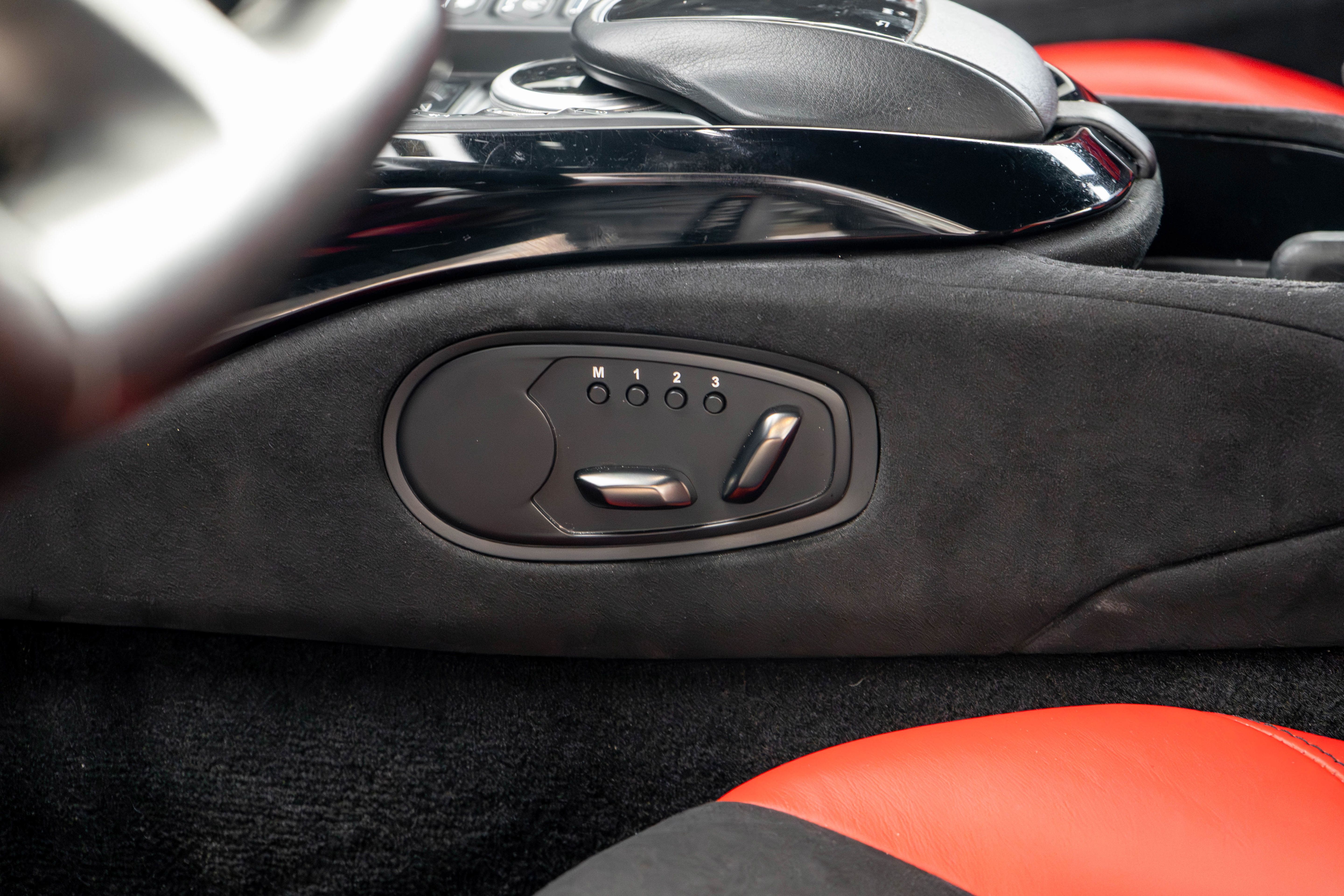 Used 2020 Aston Martin V8 Vantage Coupe RWD image 24