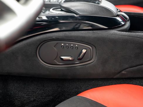 Used 2020 Aston Martin V8 Vantage Coupe image 24