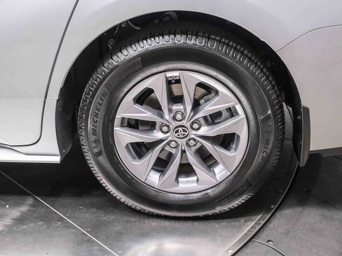 Used 2021 Toyota Sienna XLE FWD image 9