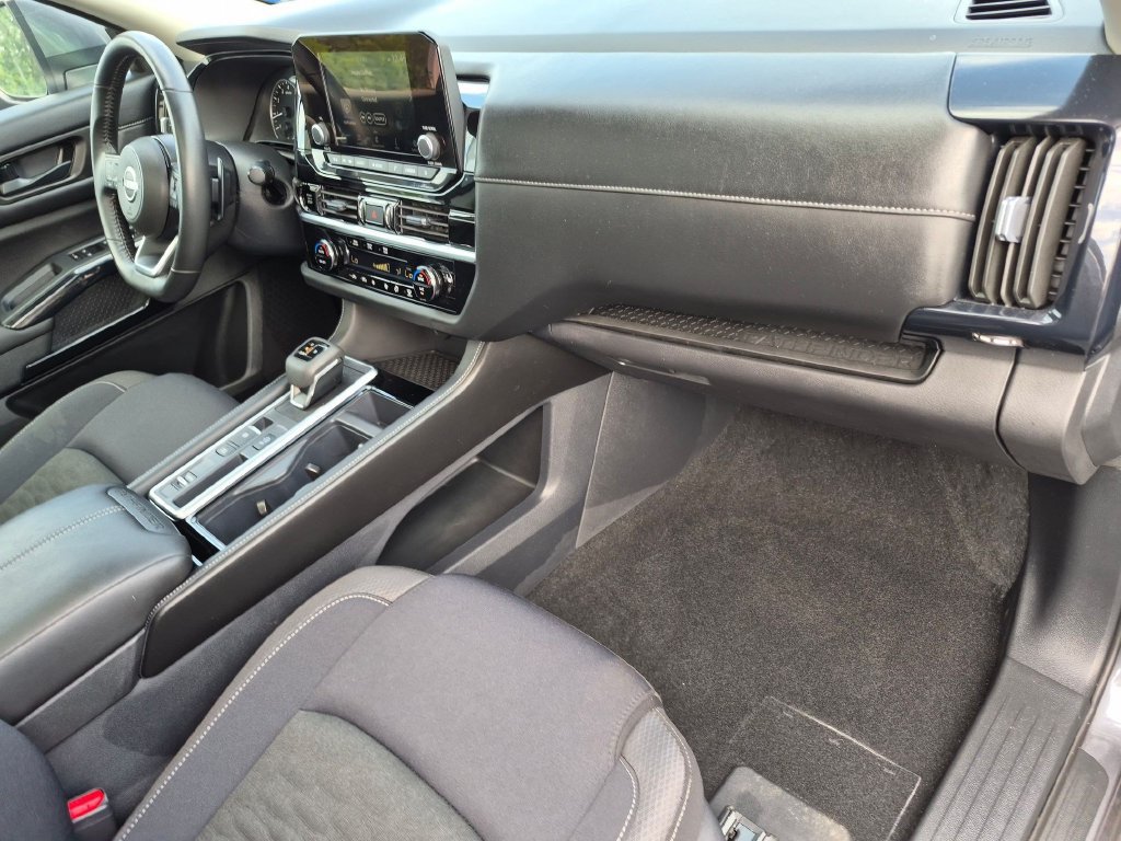 Used 2025 Nissan Pathfinder SV w/ SV Premium Package FWD image 30
