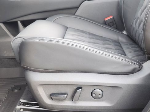 New 2026 Nissan Rogue Platinum image 17