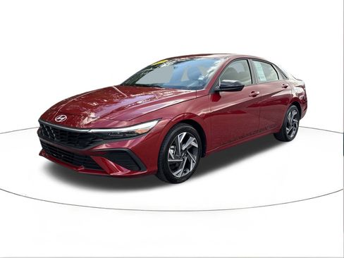 Certified 2025 Hyundai Elantra Sport image 7