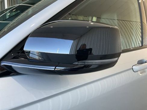 Used 2022 Jeep Grand Cherokee L Laredo image 3