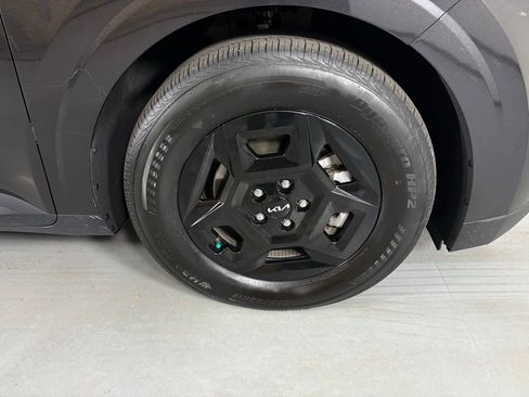 Used 2025 Kia Carnival image 10