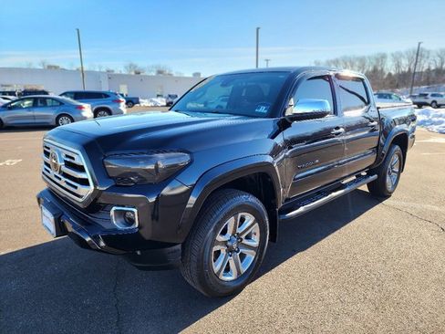 Used 2019 Toyota Tacoma Limited image 3