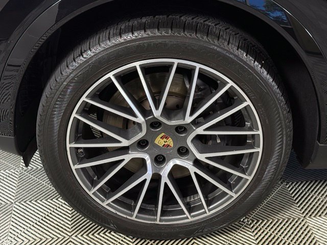 Used 2023 Porsche Cayenne AWD/4WD image 14