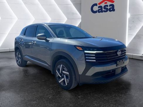 Certified 2025 Nissan Kicks SV image 1