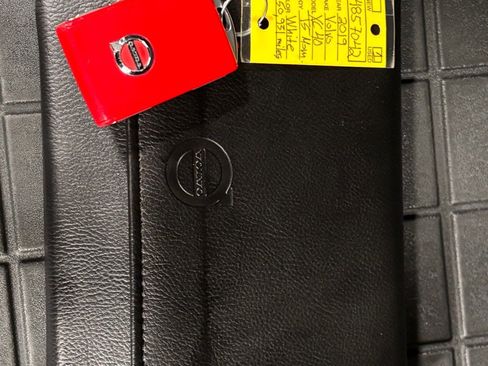 Used 2019 Volvo XC40 T5 Momentum image 34