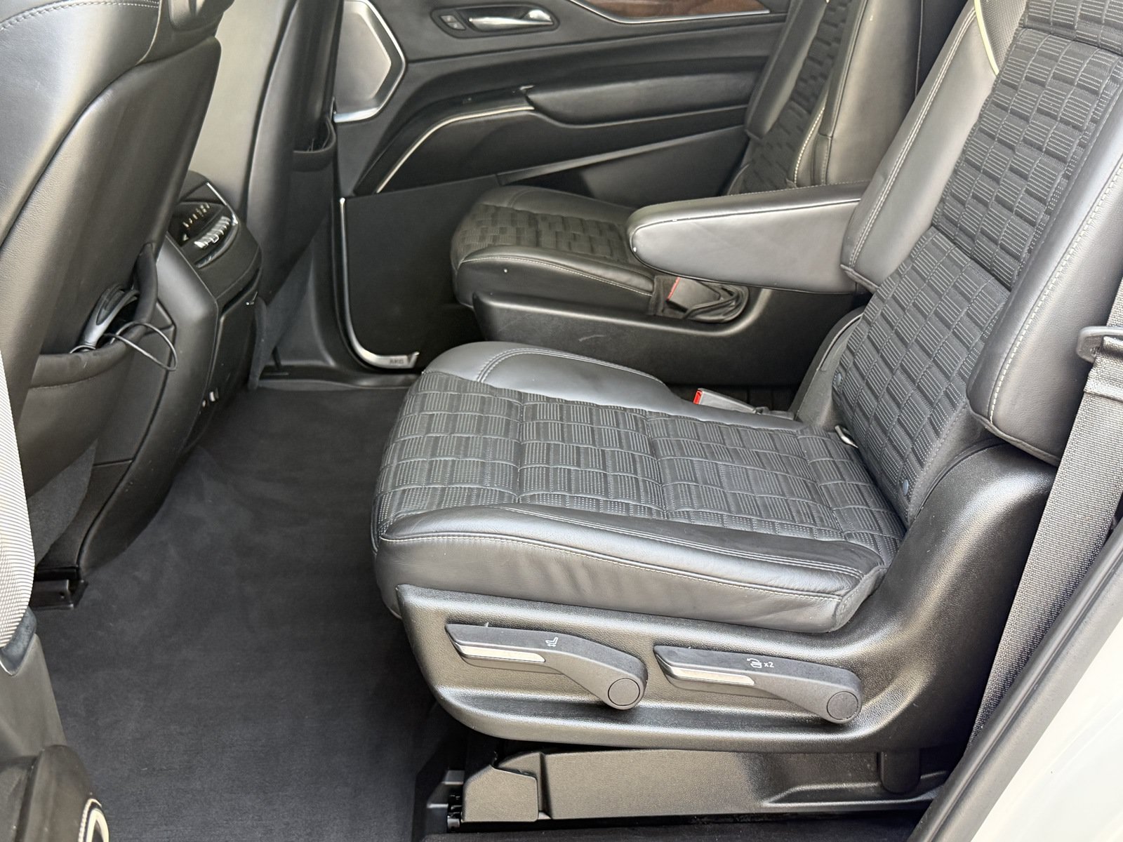 Used 2021 Cadillac Escalade Sport Platinum AWD/4WD image 23