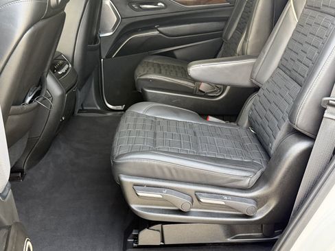 Used 2021 Cadillac Escalade Sport Platinum AWD/4WD image 23