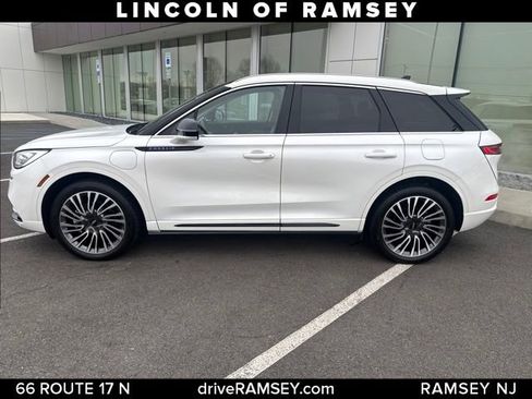 Used 2022 Lincoln Corsair Grand Touring w/ Elements Technology Bundle image 2