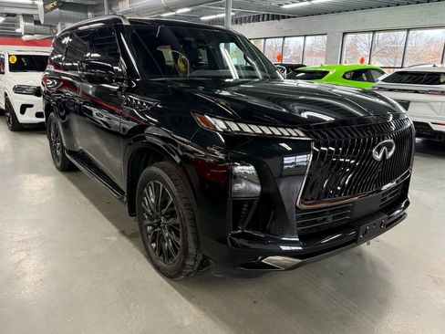 Used 2025 INFINITI QX80 Autograph w/ Premium Cargo Package image 3