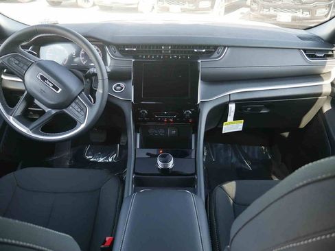 New 2025 Jeep Grand Cherokee Laredo X image 4