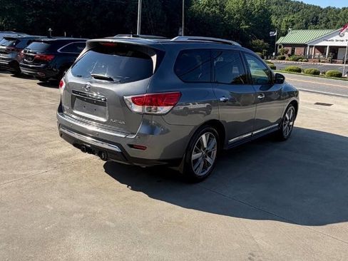 Used 2015 Nissan Pathfinder Platinum w/ Family Entertainment Package FWD image 5