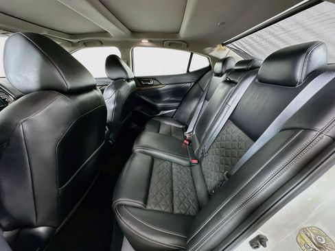 Used 2017 Nissan Maxima Platinum w/ Medallion Package FWD image 28