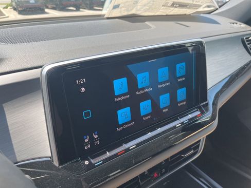 New 2026 Volkswagen Atlas Cross Sport SE FWD image 15