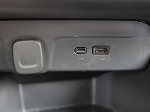 Used 2025 Chevrolet Trax RS FWD image 27