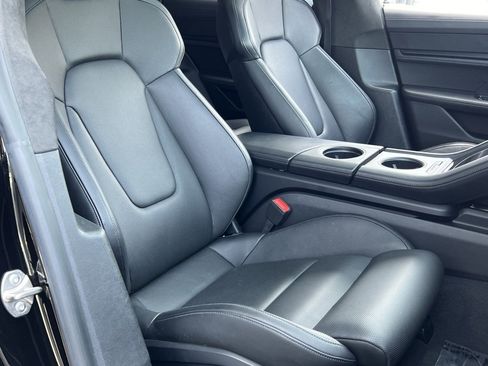 Used 2022 Porsche Taycan GTS image 31