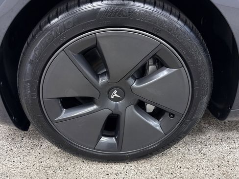 Used 2023 Tesla Model 3 Standard Range image 2