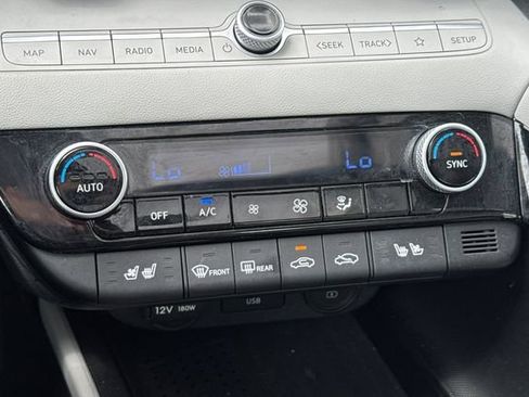 Used 2023 Hyundai Elantra Limited FWD image 19