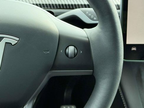 Used 2023 Tesla Model Y Performance image 19