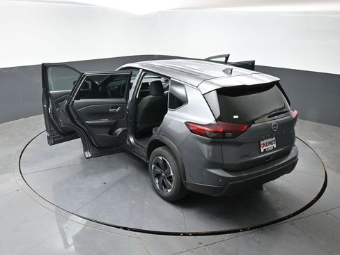 Used 2025 Nissan Rogue SV AWD/4WD image 58