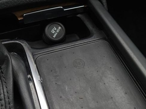 Used 2021 Volvo XC90 T6 Momentum w/ Advanced Package image 9