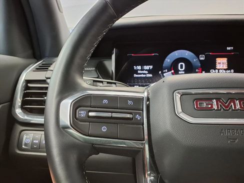 Used 2025 GMC Acadia Elevation image 27