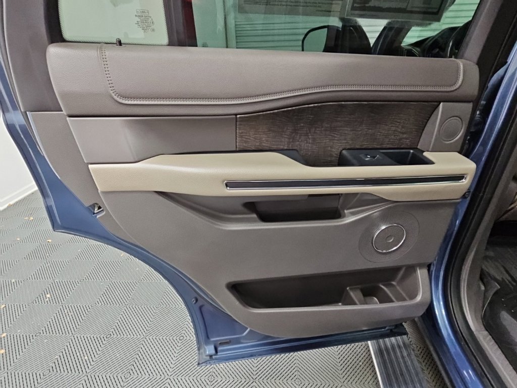 Used 2018 Ford Expedition Limited w/ Equipment Group 301A RWD image 40