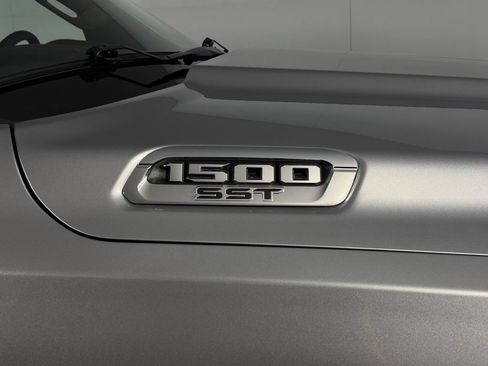 Used 2025 RAM 1500 Laramie AWD/4WD image 11