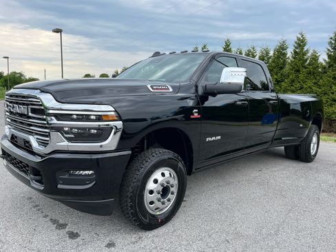 New 2026 RAM 3500 Laramie AWD/4WD image 7