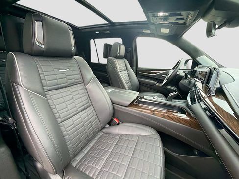 Certified 2024 Cadillac Escalade Premium Luxury Platinum image 31