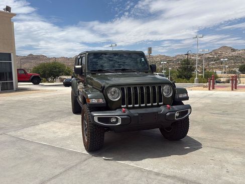 Used 2022 Jeep Gladiator Overland w/ Popular Equipment Package AWD/4WD image 2