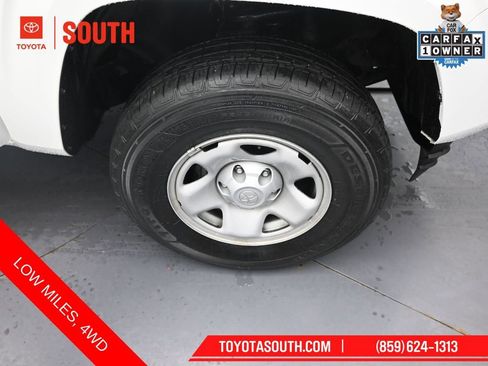 Used 2022 Toyota Tacoma SR AWD/4WD image 30