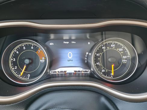 Used 2016 Jeep Cherokee Limited image 23