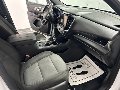 Used 2023 Chevrolet Traverse LT FWD image 19