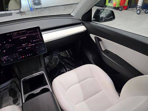Used 2021 Tesla Model Y Long Range AWD/4WD image 40