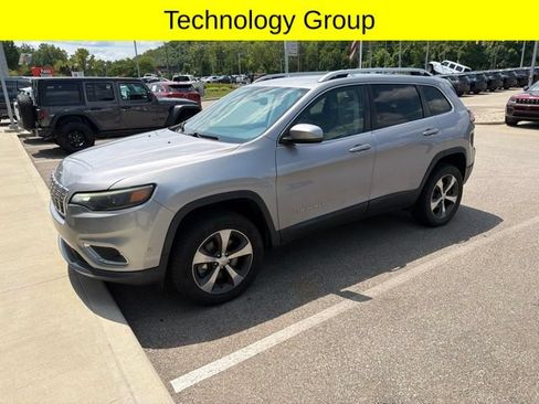 Used 2019 Jeep Cherokee Limited w/ Luxury Group AWD/4WD image 3