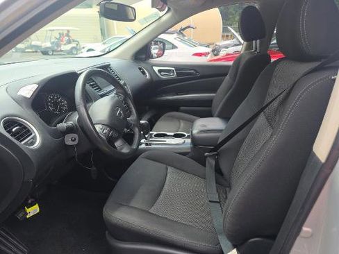 Used 2020 Nissan Pathfinder SV FWD image 4