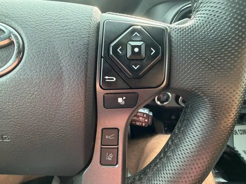 Used 2021 Toyota Tacoma TRD Off-Road w/ Technology Package AWD/4WD image 27
