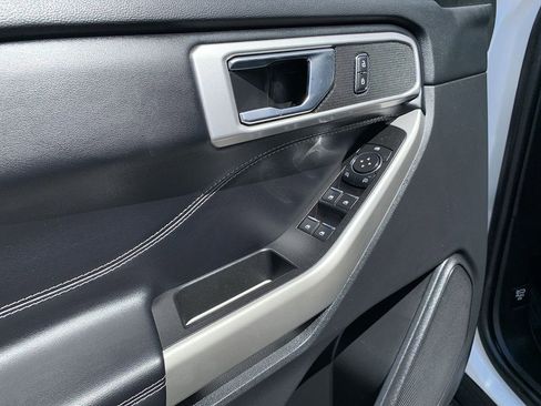 Used 2022 Ford Explorer XLT w/ Equipment Group 202A image 15